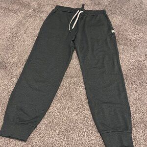 Vuori Performance Joggers – Pale Green – Size Small